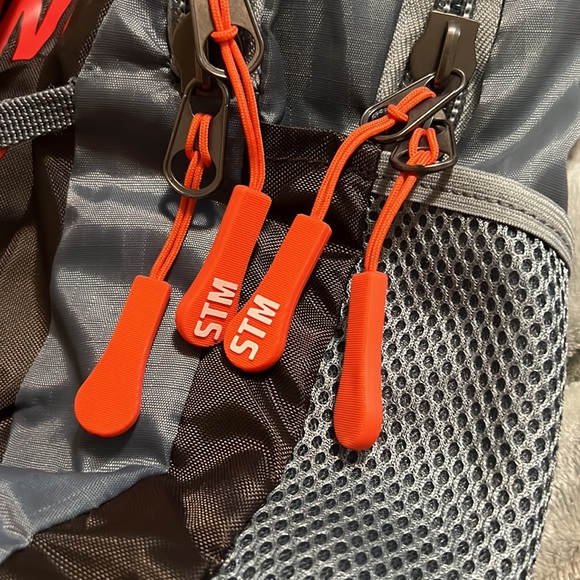 Cleveland Browns Backpack & Neck Rest Combo. - Picture 9 of 11